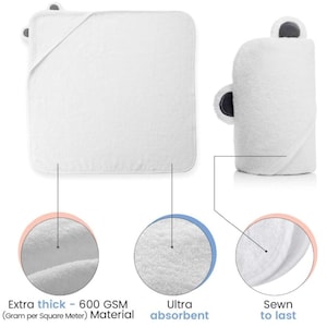 Op de afbeelding: Witte badcape met een schattig berenontwerp. De badcape is extra dik en absorberend, met een 600 GSM materiaal. Het is genaaid om lang mee te gaan.