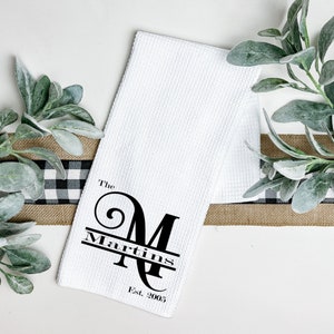 Geschirrtuch mit Monogramm, Familienname, Geschirrtuch, Geschirrtuch, Waffelgewebe, Küchentuch, Personalisiertes Geschirrtuch, Einweihungsparty Geschenk, Küchentuch