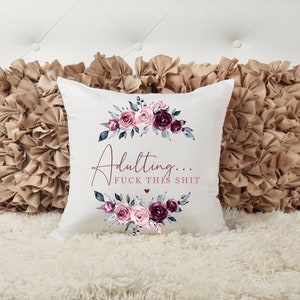 La adultez se jode con esta mierda, almohada de palabrotas, regalo para ella, almohada atrevida, almohada decorativa, decoración del hogar personalizada,