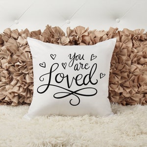 Você é amado, presente para ele, presente para ela, ame a si mesmo, travesseiro personalizado, decoração de casa, decoração de dormitório, decoração de quarto, aniversário