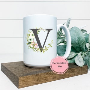 Taza de café V, Taza del alfabeto, Letra V, Floral, Oro, Regalo para él, Regalo para ella, Taza de café inspiradora, Taza de té
