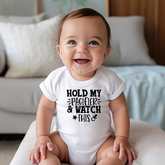 Tenez ma t tine et regardez ce body cadeau pour la nouvelle maman