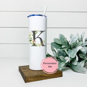 Alphabet Becher, Name Becher, Buchstabe K, Floral, Gold, Geschenk für sie, Geburtstagsgeschenk, Muttertagsgeschenk, Geschenk für Mama, personalisiert, individuell