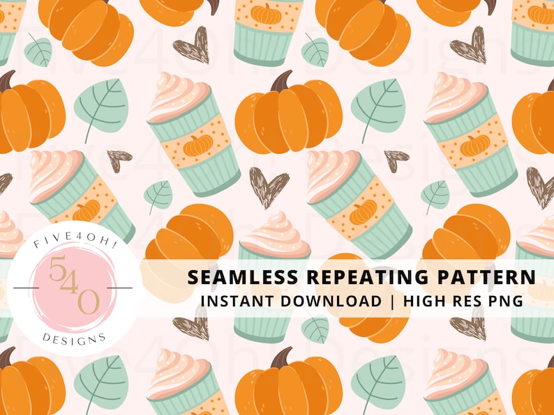 K&ouml;nnte beinhalten: Ein nahtloses sich wiederholendes Muster mit K&uuml;rbissen, Kaffeetassen mit Schlagsahne und Bl&auml;ttern auf einem hellrosa Hintergrund. Der Text "SEAMLESS REPEATING PATTERN INSTANT DOWNLOAD | HIGH RES PNG" befindet sich am unteren Rand des Bildes.