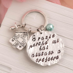 cadeau d’enseignant personnalisé avec porte-clés de l’école comme cadeau de garderie en tant qu’enseignant préscolaire.
