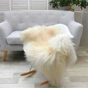 ICELANDIC SHEEPSKIN RUG Throw Genuine Real Cream Brown White Sofa Floor Seat Pad Chair Cover Hide Skin G485