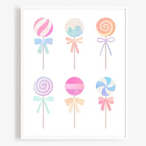 Puede incluir: Seis ilustraciones de acuarela de piruletas coloridas con lazos en palos. Las piruletas son rosas, azules, naranjas, moradas y verdes.