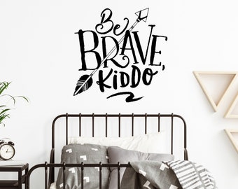 Be Brave Kiddo Wall Calcomanía - Calcomanía de habitación para niños, Be Brave Calcomanía, Calcomanía de guardería, Etiqueta de pared extraíble, Calcomanía de pared de vinilo, Calcomanía de flecha tribal