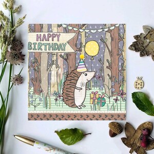 Carte d’anniversaire hérisson | Woodland Birthday | Cadeau hérisson | Hedgehog Art | Carte d’animal mignonne | Illustration à la main et imprimée au Royaume-Uni