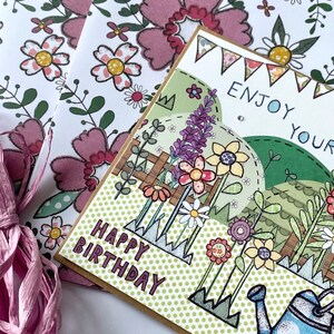 Bloemenkaart en inpakpapierbundel | 70 cm x 50 cm | Milieuvriendelijk recyclebaar | Cadeauverpakking | Kunststofvrij | Koolstof Nul