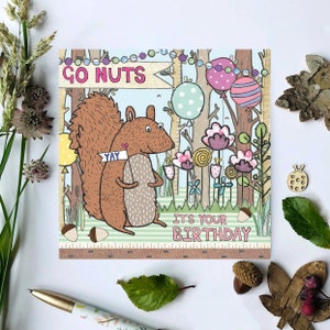 Carte d’anniversaire Go Nuts | Carte forestière | Conception mignonne | Anniversaire| Carte d’anniversaire écureuil | Illustration à la main et imprimée au Royaume-Uni