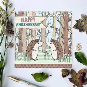 Joyeux anniversaire Hérissons | Woodland Card | Mignon design | Illustration à la main et imprimée au Royaume-Uni