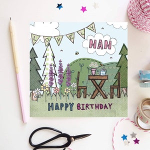 Carte d’anniversaire Spéciale Nan | Belle Nan Flowers | Bunting | mignon | Joyeux anniversaire Design | Illustration de main et imprimée au R-U