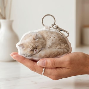 Cherish Your Cat with a Personalized Keychain from Your Favorite Photo
