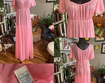 LOOK!! Gaymode! Vintage Candy Pink Dressing Gown/ Nightgown/ Lingerie/ Loungewear/ Grand Sweep/