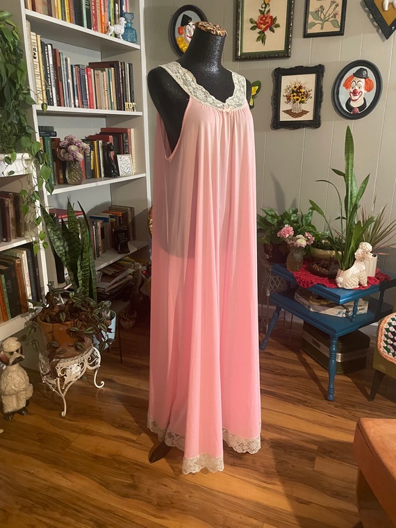 LOOK!! Vintage Dreamy Pink Van Raalte Dressing Gow