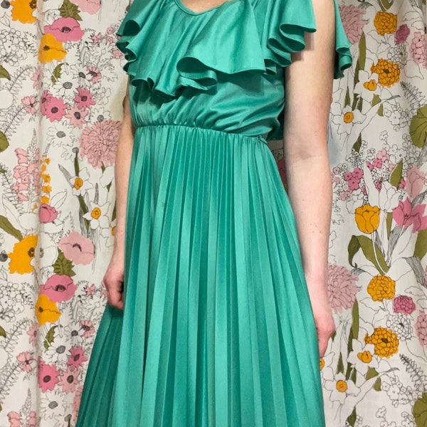 LOOK!! Vintage Green Formal With Ruffle Overlay Bodice and Full Flare Accordion Pleated Skirt! Union Made