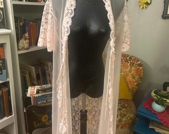 LOOK!! Lovely Vintage Lingerie / Peignoir /Sheer Robe / Boudoir / Pin Up / Union Made