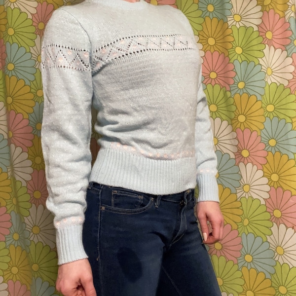 LOOK! 1980s Pullover Sweater / Light Pastel Blue / Soft  Acrylic / Pointelle /Cozy / Cute / S/M