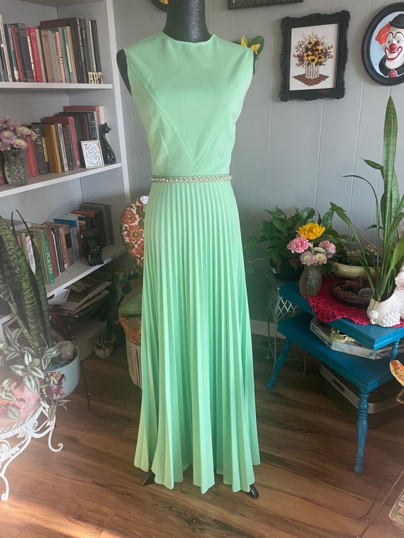 LOOK!! Dreamy Vintage Maxi Gown With Accordion Ple