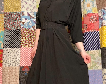 LOOK!! Vintage Full Flare Black Shirtwaist with Original Belt! Timeless! Chic! Picallo Petites- Midi-Small