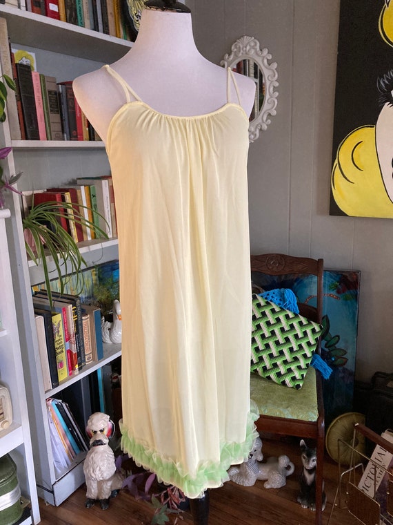 LOOK!! Vintage Lingerie / Nightgown/ Slip / Lounge