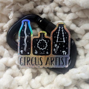 Bouteilles aériennes autocollant « artiste de cirque » de Zazzle.be Liste d'envies C'est l'été ! Autocollant imperméable en vinyle de 3 pouces | Paillettes holographiques