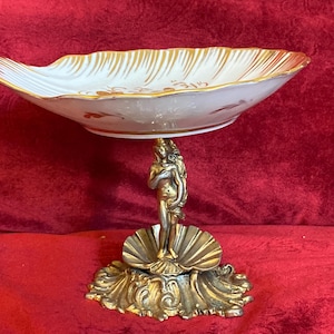 Seltener exquisiter Limoges-Porzellan (Kuchen?) Ständer ~ Klassische und mythische Muschel