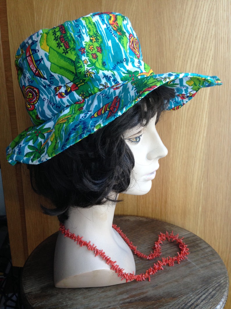 Mid Century SUN HAT with HAWAII motif made by Campus U.S.A. Very good pre-owned shape, wide brim, sturdy cotton. Sz. Med Large on tag image 6