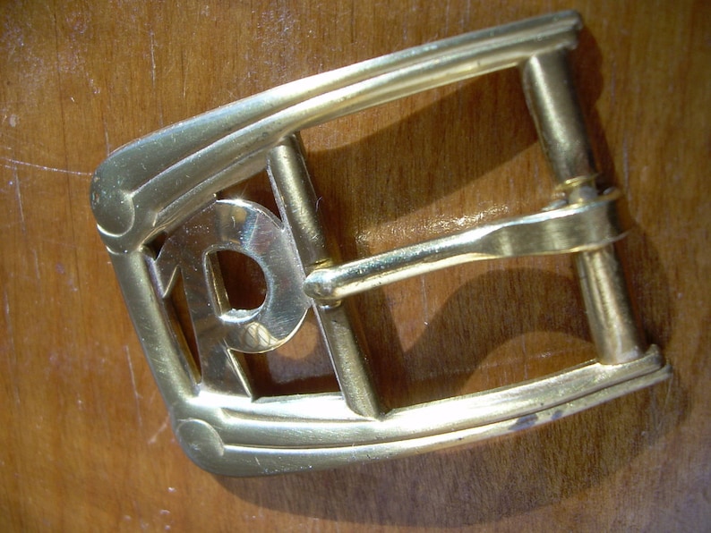 1 34 in Mid- 1950/'s Men/'s solid BRASS INITIAL P BUCKLE is for a 78 inch wide belt long x 1 38at widest minor age spots. Unworn
