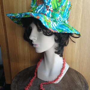 Mid Century SUN HAT with HAWAII motif made by Campus U.S.A. Very good pre-owned shape, wide brim, sturdy cotton. Sz. Med Large on tag image 2