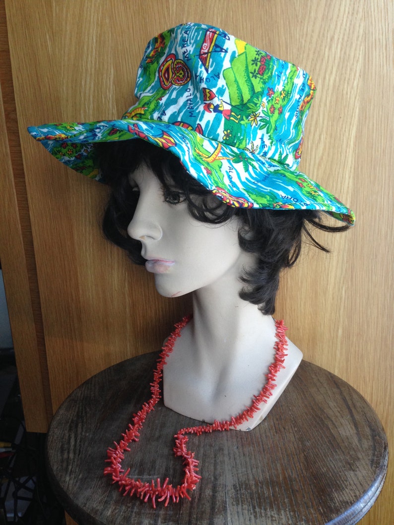 Mid Century SUN HAT with HAWAII motif made by Campus U.S.A. Very good pre-owned shape, wide brim, sturdy cotton. Sz. Med Large on tag image 2