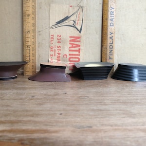 Vintage SCHOENHAKEN 2 PAAR verschillende lagere stijlen in grotere maten. Eind jaren 50 - begin jaren 60. Ongebruikte oude fabrieksvoorraad, zeer goede staat!