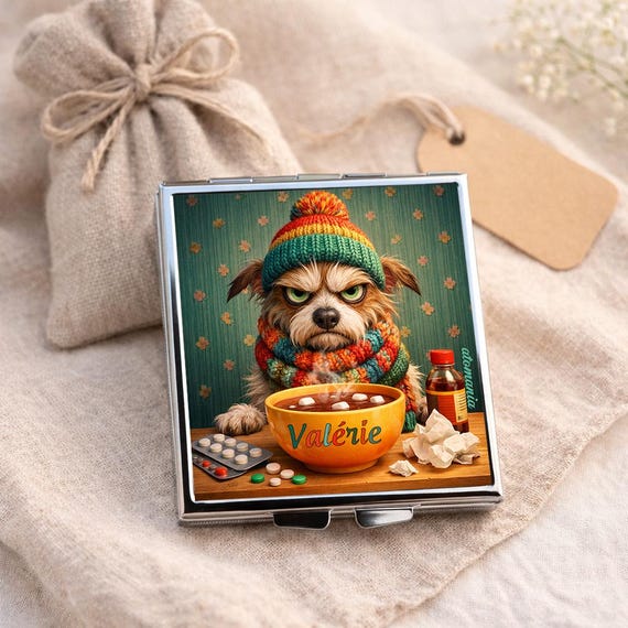Pilulier Personnalisé Chien Grognon “Chien ça va pas” – Boîte à Médicaments Métal – Cadeau Amoureux des Chiens – Pilulier Prénom Original