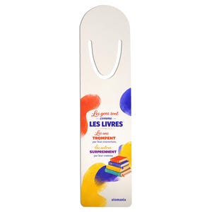 Peut inclure: Marque-page blanc avec un haut incurvé et un design graphique. Le design comprend du texte en français, des formes abstraites colorées et une pile de livres. Le marque-page porte le mot "atomania" en bas.