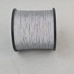 1 bobina 200 g M 1/69 Nm 8 filato riflettente non rinforzato riflettente su entrambi i lati su un rocchetto