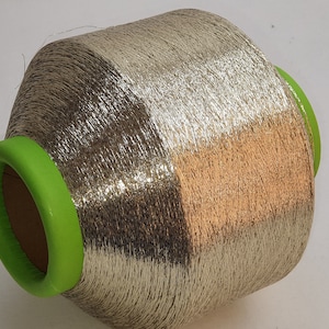 1 bobina de hilo metálico de 750 g GP 32,00 euros/kg MX 1/100" Nm 104 hilo de lurex reforzado con oro 104.000 m/kg hilo cónico
