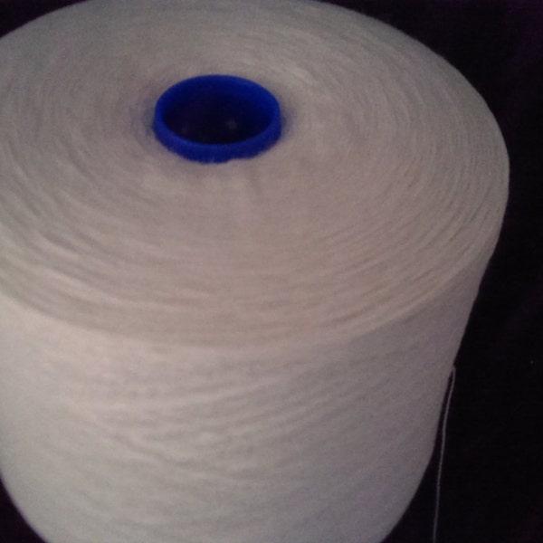 1 spool 1 kg wool merino mulesing free color rawwhite nm 40/2  flat knitting thread on a  dying cone
