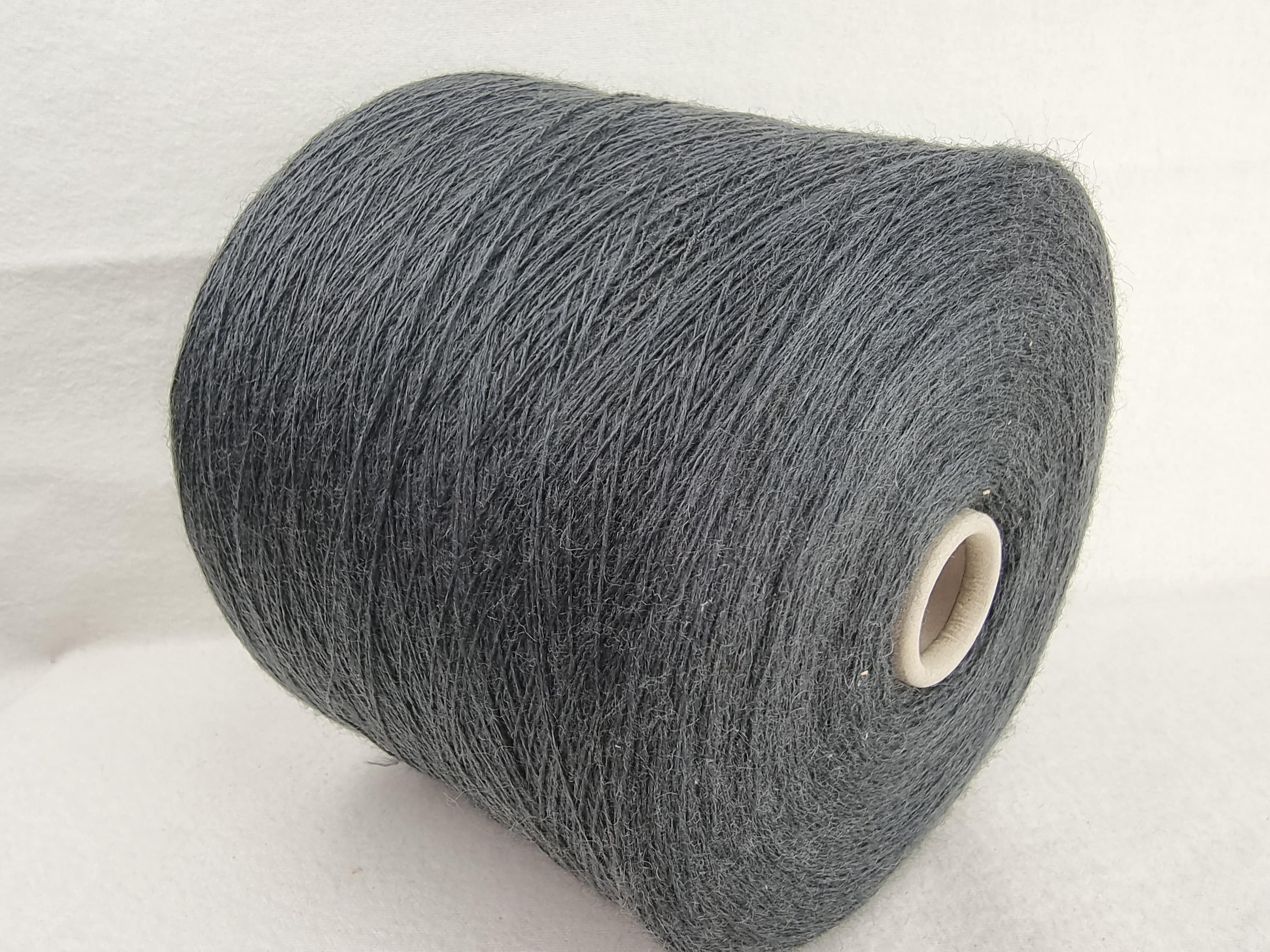 1,4 Kgs Woolyarn Merino Color Melanite Black Nm 15/2 Flat Knitting