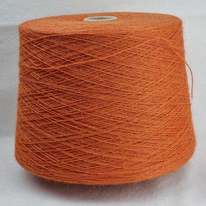1 rocchetto da 1,4 kg di filato 100 % lana (Merino) per lavori a maglia circolare o in piano