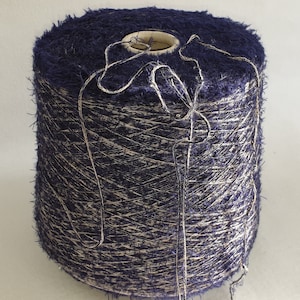 1 bobina 800 g di filato di cotone  blu 6750 m/kg di filato frangia