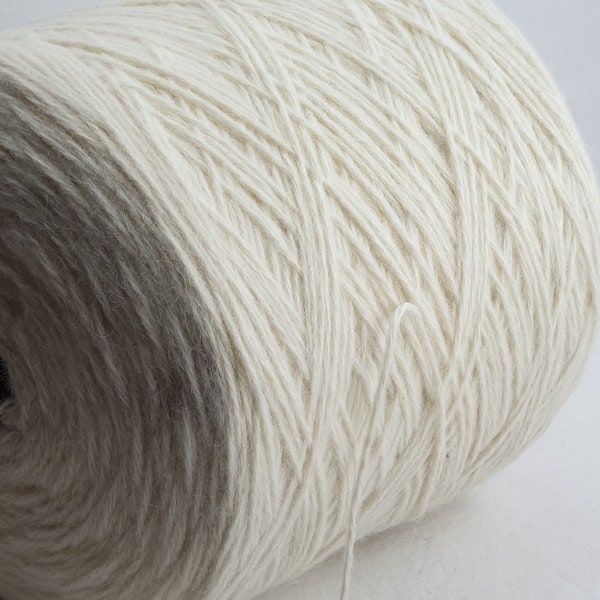 1,7 kg bobine fil de laine alpaca blanc cassé  soft sur cone