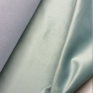 Velluto verde menta pastello140 cm di larghezza  di retro con vello bianco