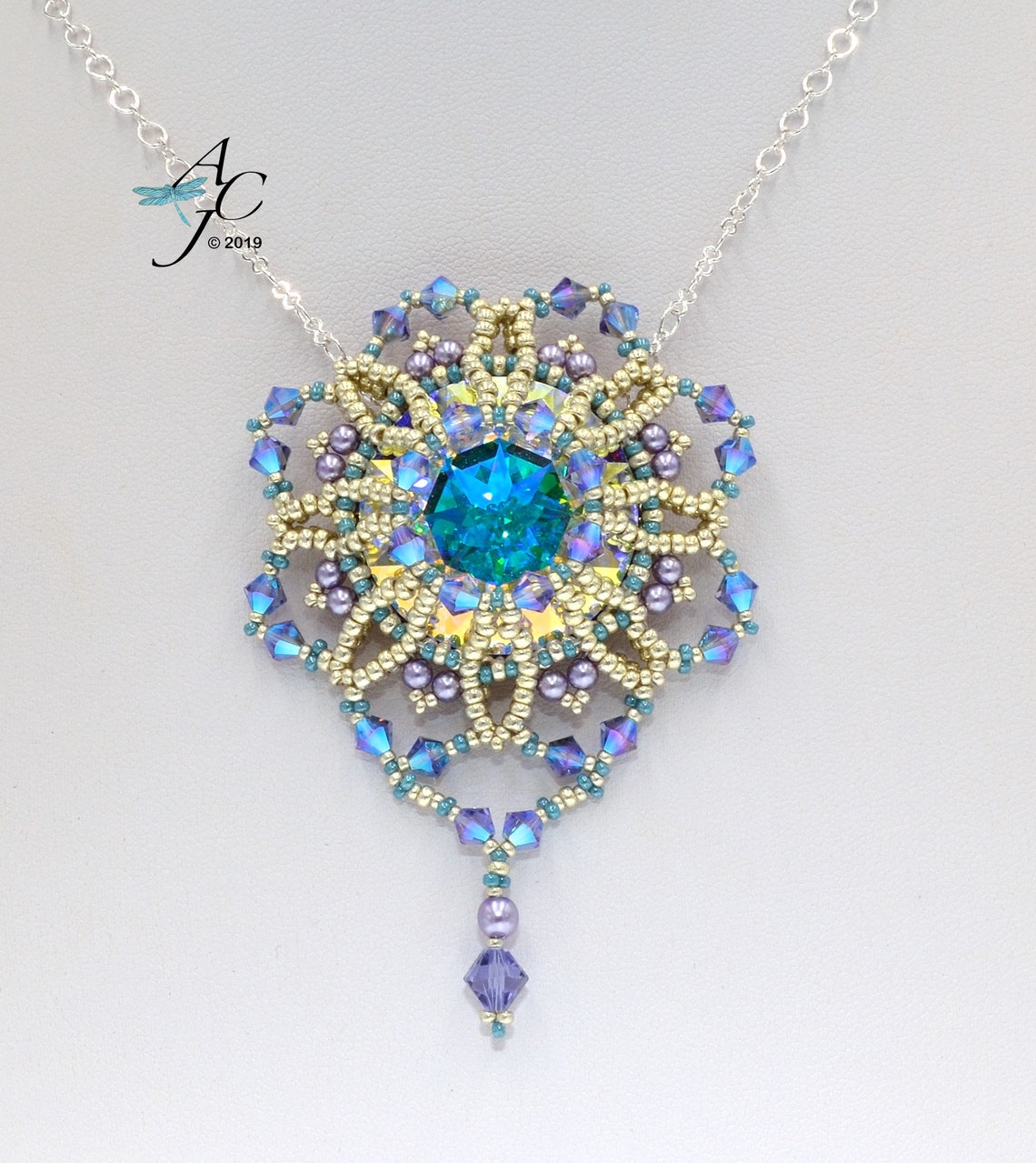 Use RAW and Netting to Weave a Beautiful Bezel for a 27mm Swarovski ...