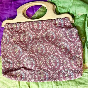 Bolso de mano con asa de madera, años 60 y 70, con diseño floral naranja quemado