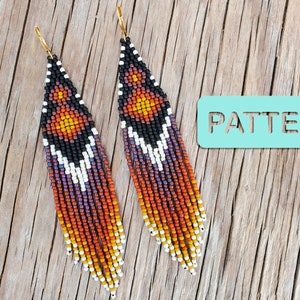 Puede incluir: Un par de pendientes largos de cuentas con un patrón geométrico en tonos de negro, blanco, naranja, rojo y morado. Los pendientes cuelgan de ganchos dorados.