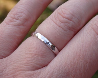 Hammered Sterling Silver 2.5 mm Wide Ring, Simple Ring Band with Hammer Texture, Minimalist Jewellery