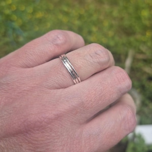 Ensemble de trois bagues fines de 1 mm en argent sterling - 2 simples et 1 martelée