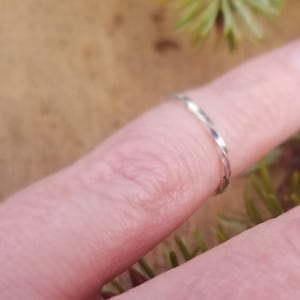 Thin 1 mm Twisted Sterling Silver Midi Ring, Stackable Pinky Rings, Handmade Simple Jewellery image 3