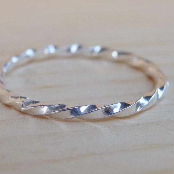 Anillo midi de plata de ley retorcido, anillos meñique apilables, joyería simple hecha a mano